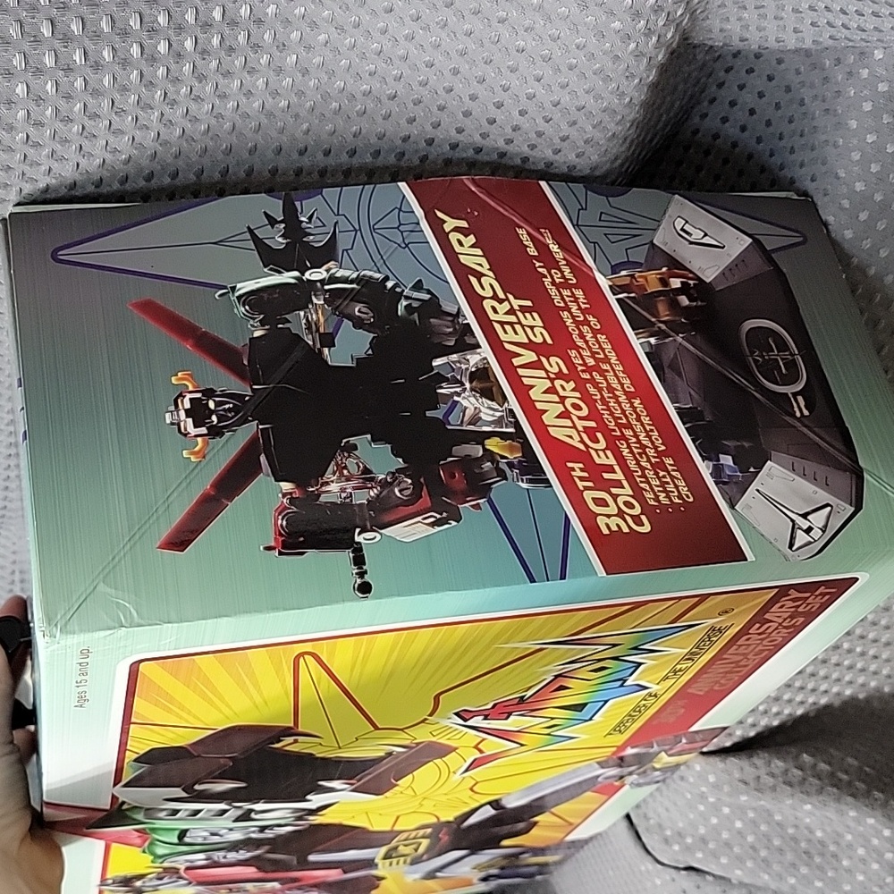 Voltron 30th Anniversary  Collector's Set - Picture 4 of 10